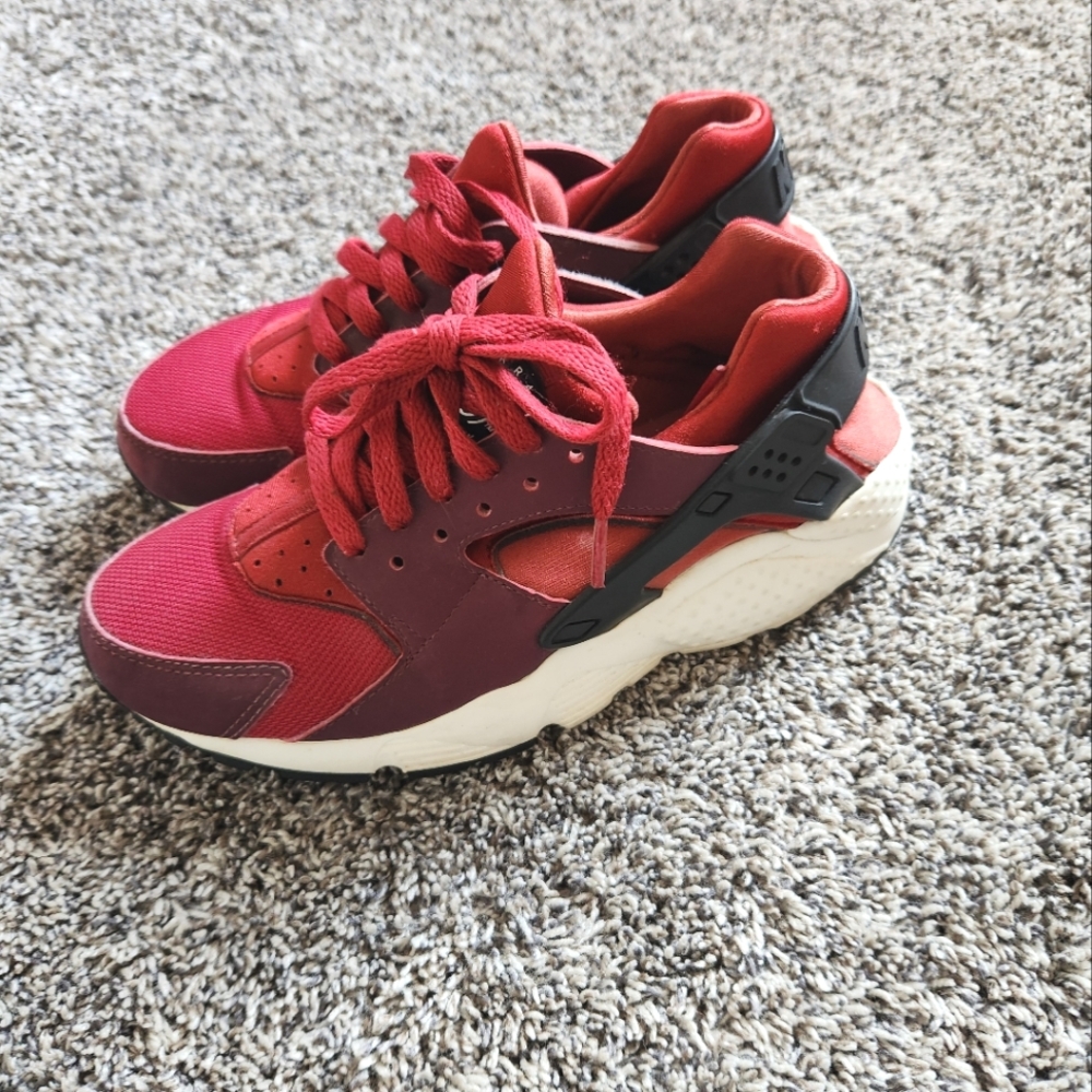 Nike Huarache Burgundy And Black Sneakers 6Y